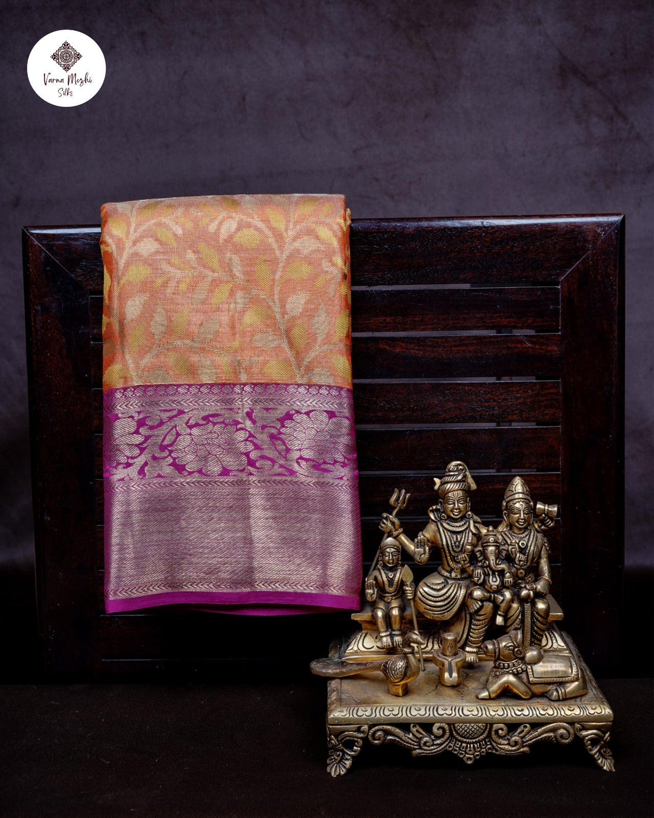 Full Gol Zari Korvai Contrast Border Onion Pink Purple Leaf Design Kanchipuram Silk Saree with Silver Zari.