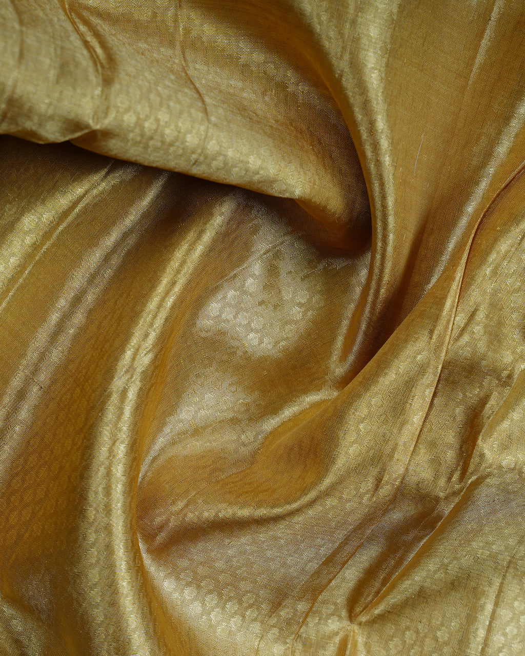 Leaf Green Pure Zari Tissue Silk Saree – Diamond Weave Design & Gold Border