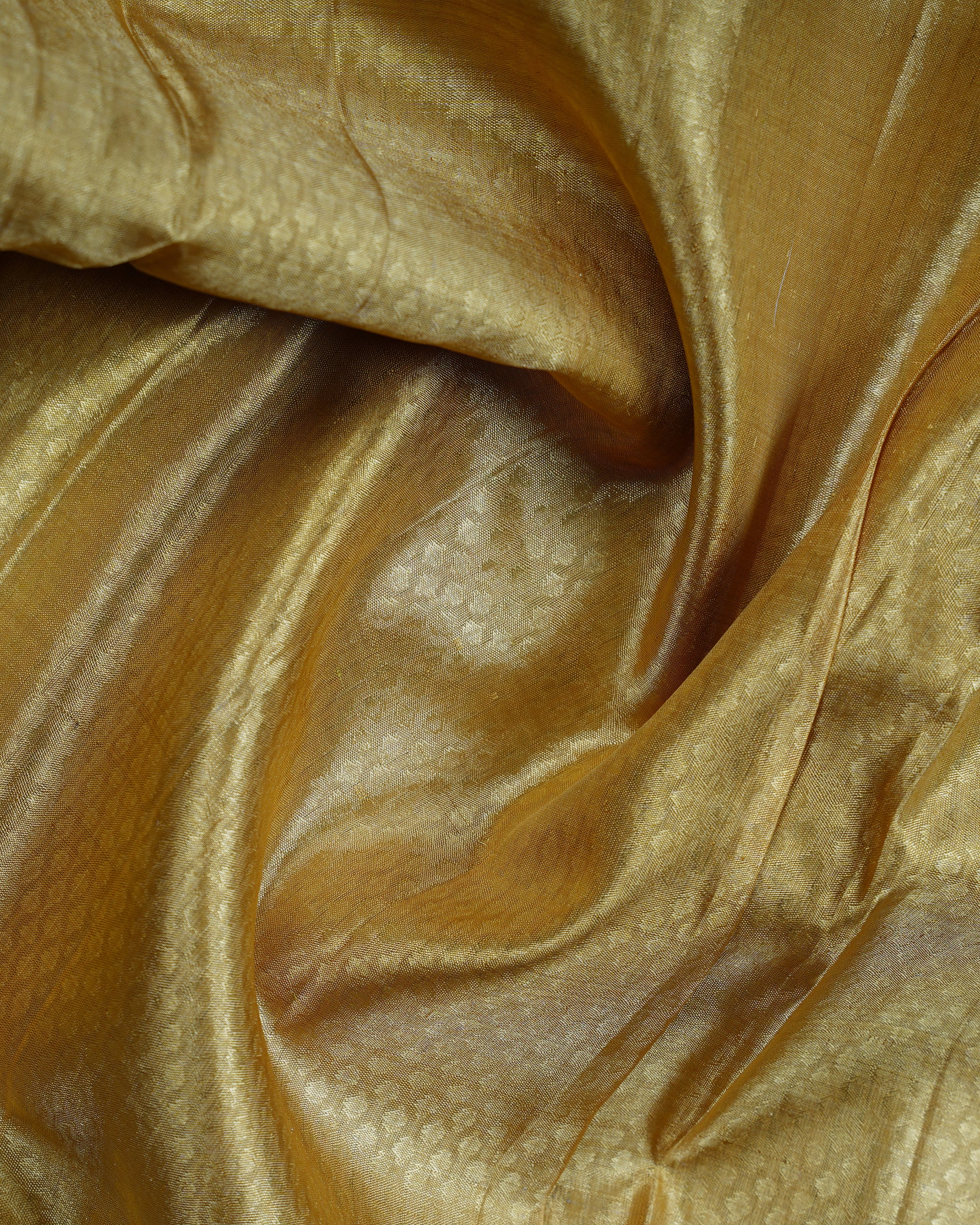 Leaf Green Pure Zari Tissue Silk Saree – Diamond Weave Design & Gold Border