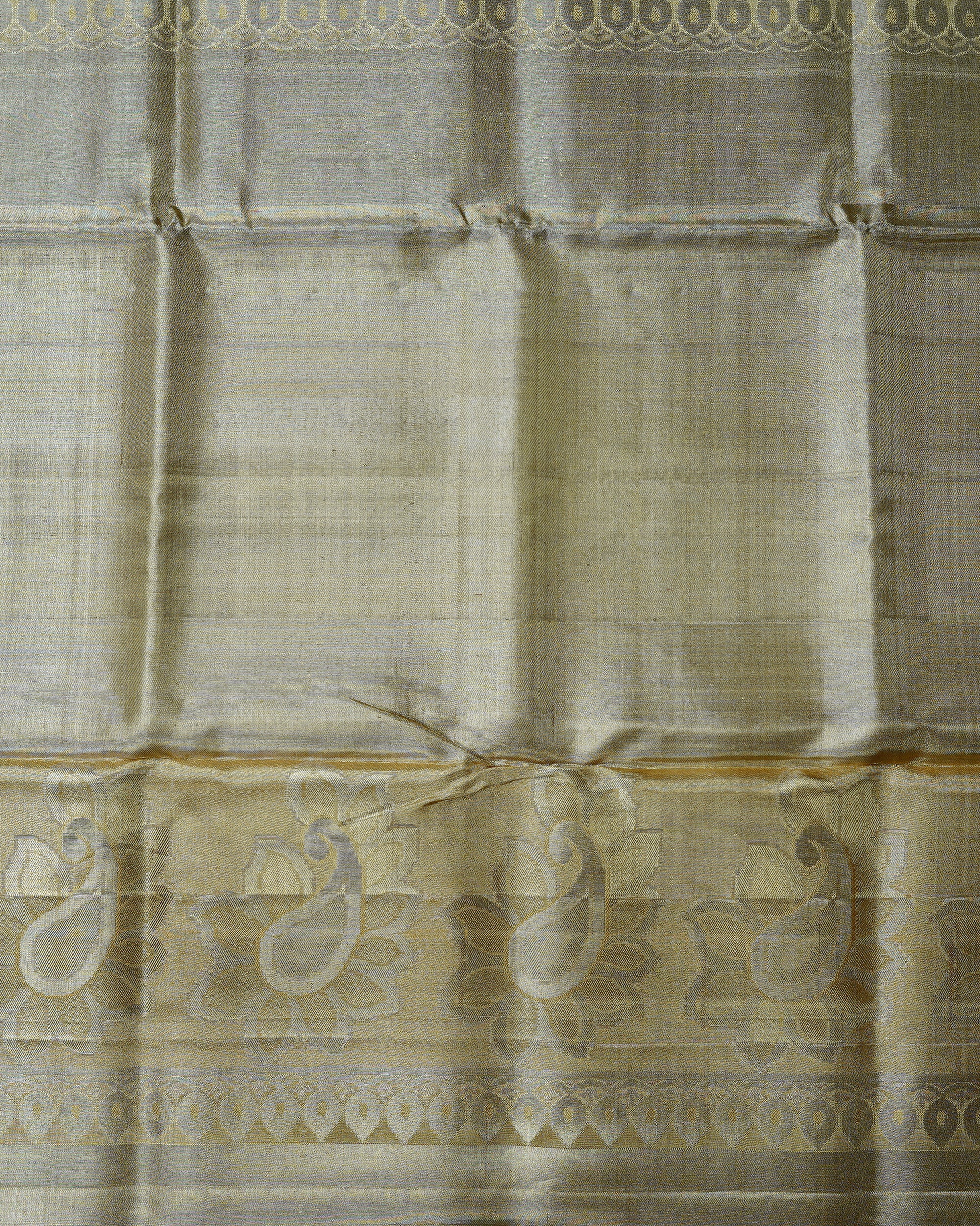 Leaf Green Pure Zari Tissue Silk Saree – Diamond Weave Design & Gold Border