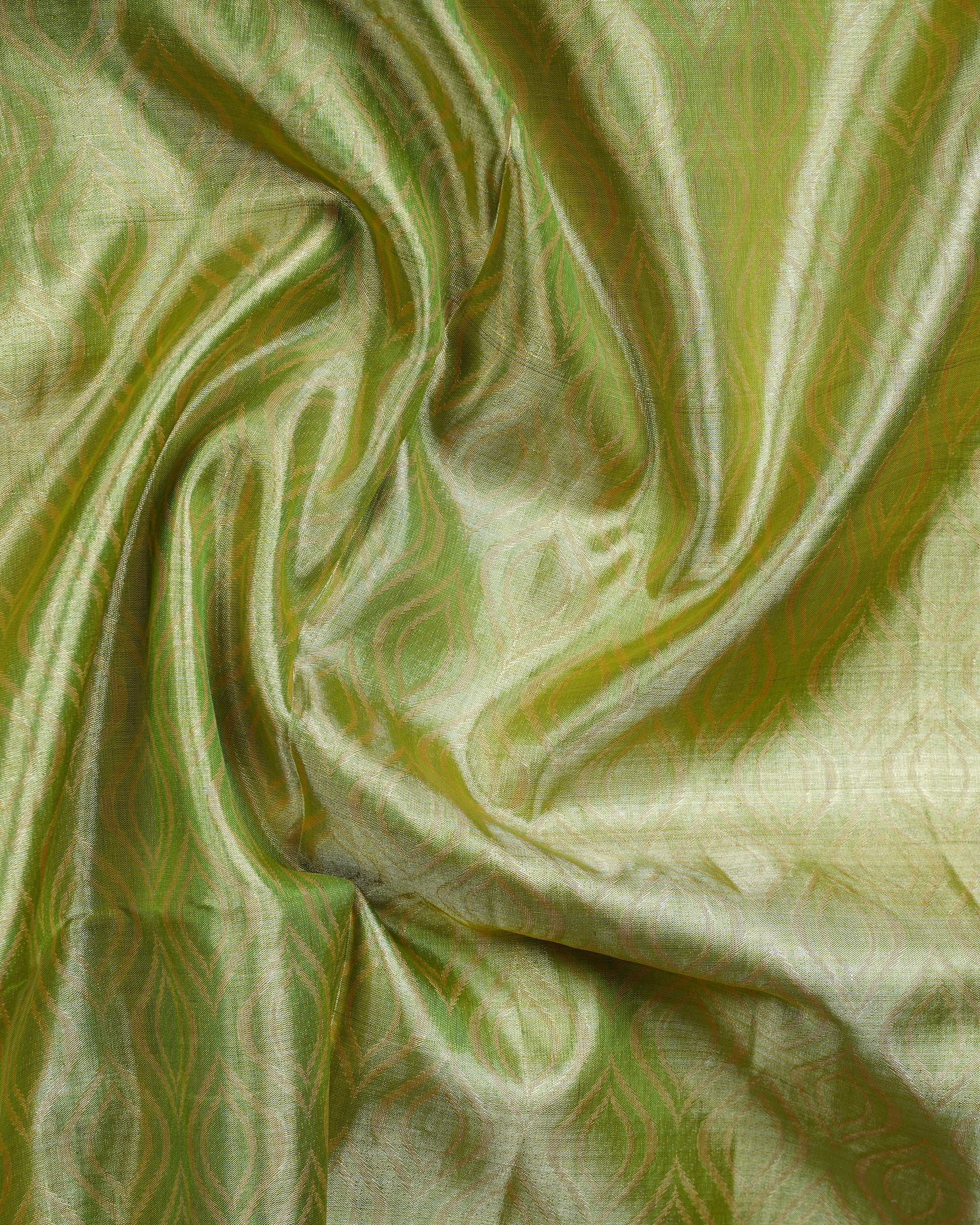 Leaf Green Pure Zari Tissue Silk Saree – Diamond Weave Design & Gold Border