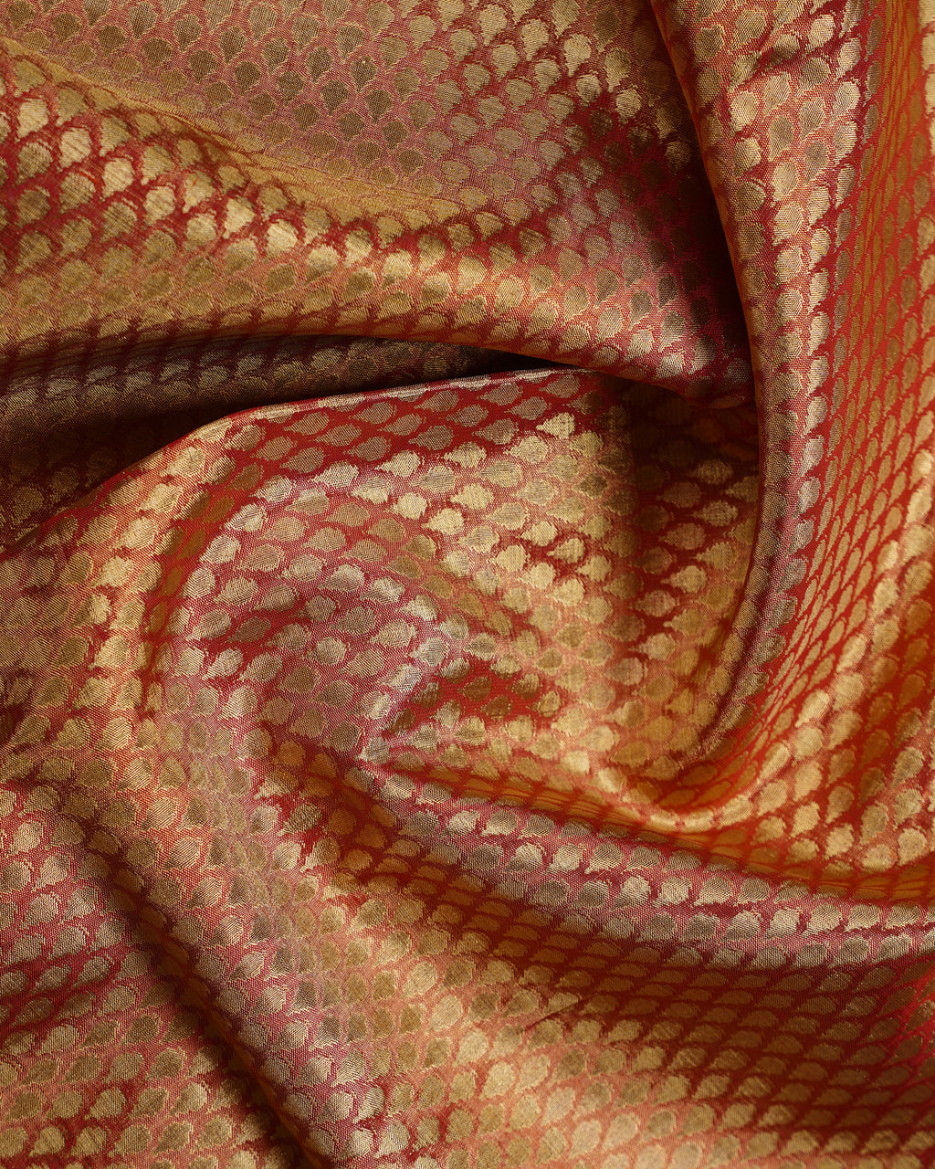 Maroon Tissue Silk Saree with Mayil Chakkaram Design & Plain Zari Border