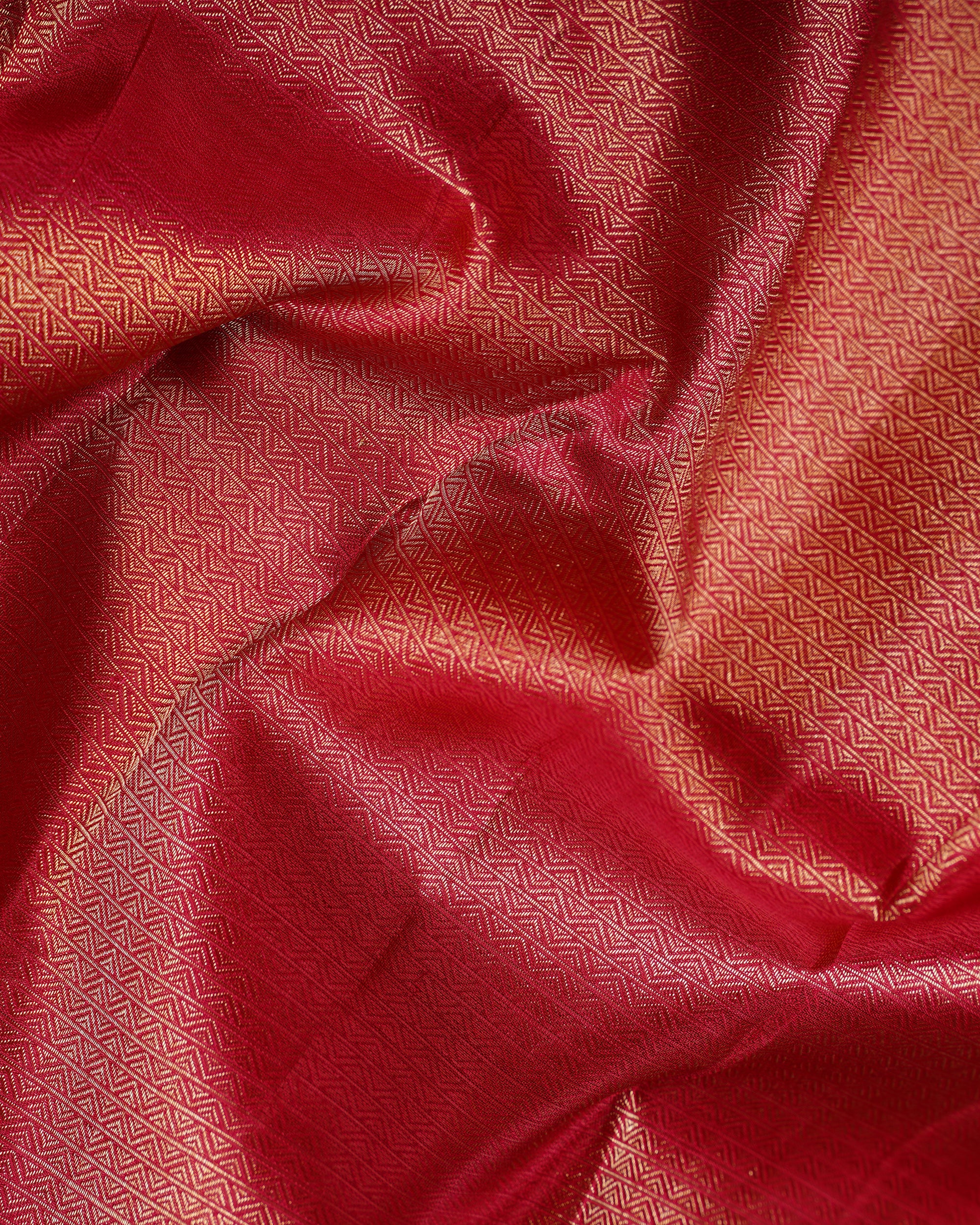 Cream & Maroon Tissue Silk Saree with Small Koi Flower Motifs and Bavanjji Border – 2G Gold Zari