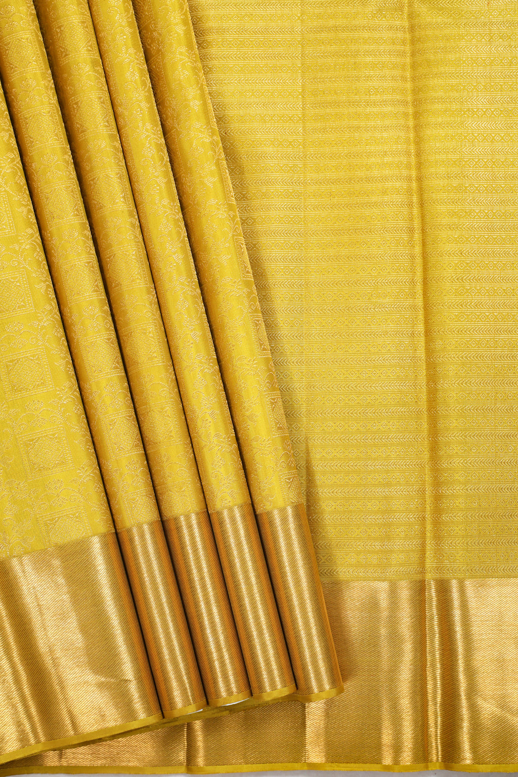 Alli Colour Kanchipuram Pure Silk Saree with Box Butta Design and Self Fancy Border