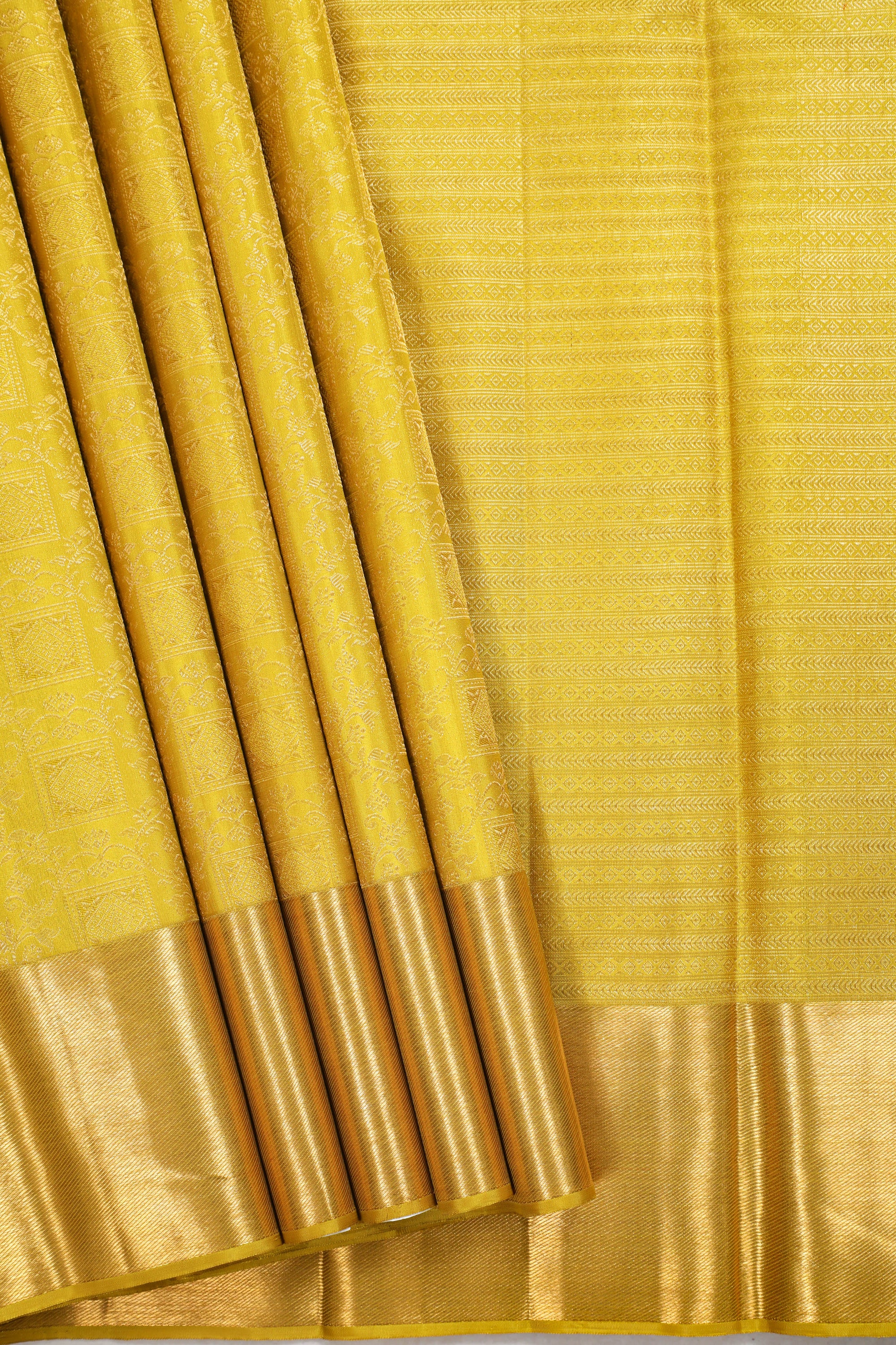 Alli Colour Kanchipuram Pure Silk Saree with Box Butta Design and Self Fancy Border