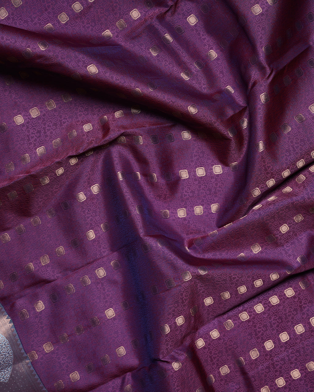 Majantha Kattam Butta Semi Contrast Pure Silk Saree