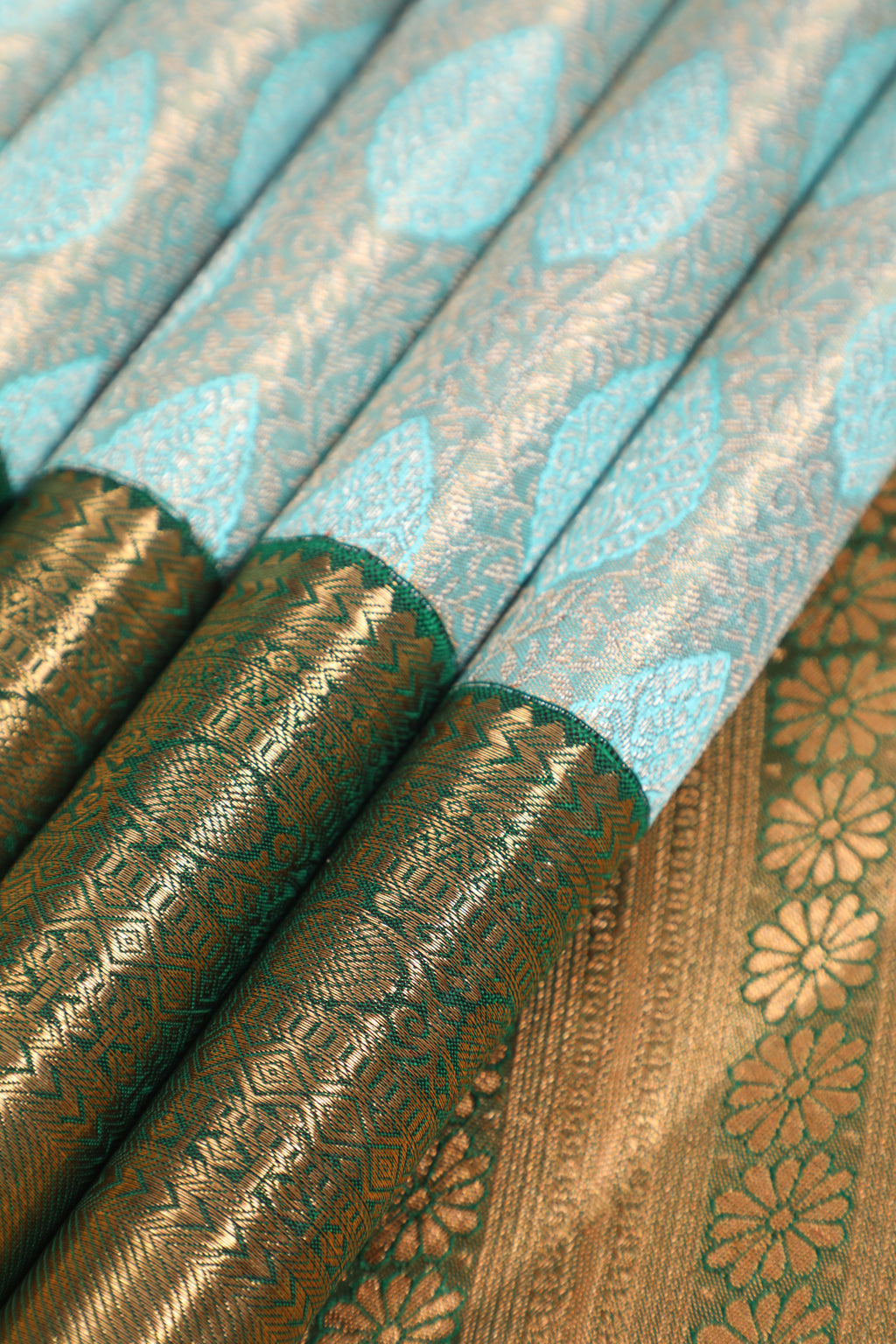 White Kanchipuram Pure Silk Korvai Tissue Contrast Fancy Silver Saree with Kodi Thilagam Design