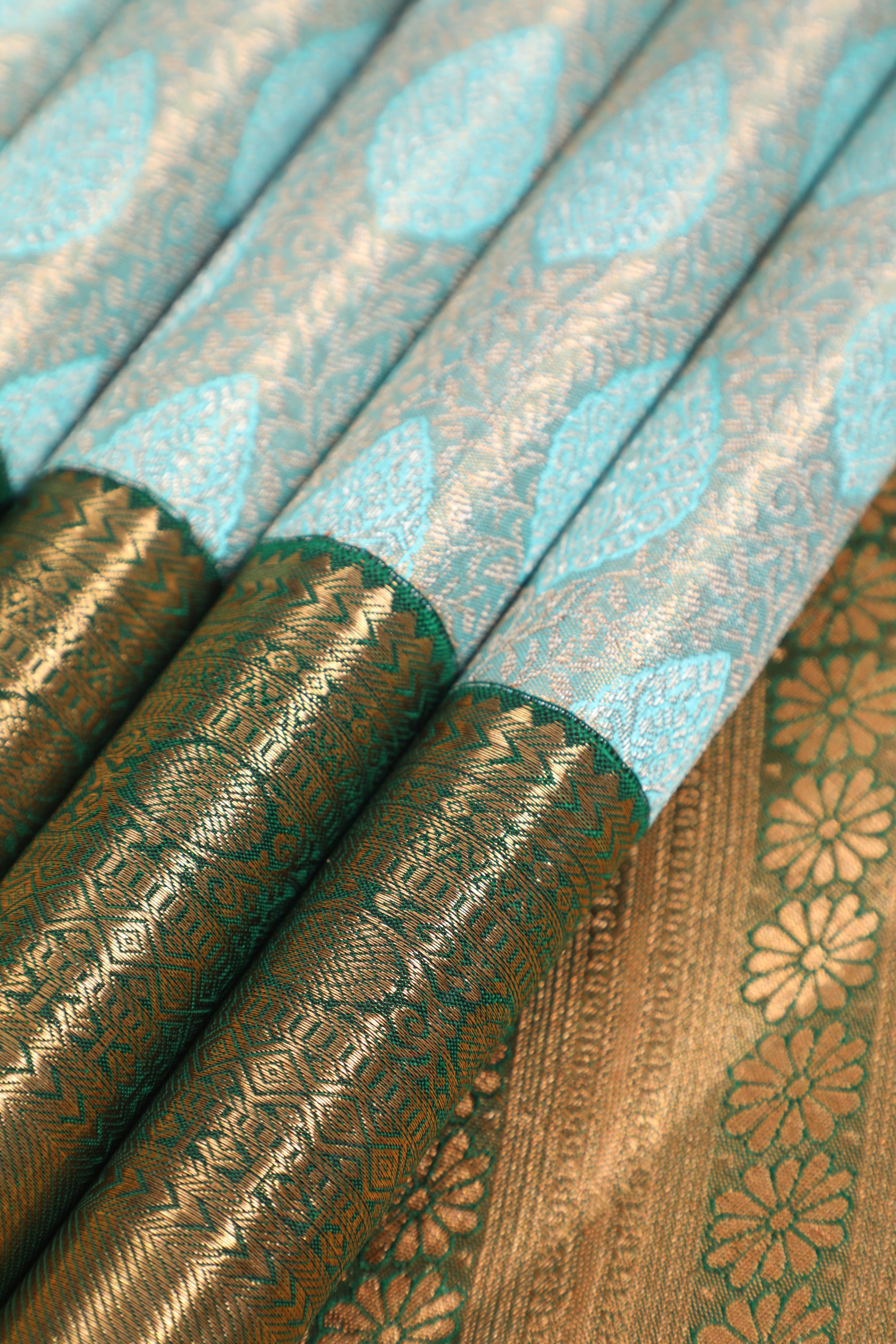White Kanchipuram Pure Silk Korvai Tissue Contrast Fancy Silver Saree with Kodi Thilagam Design