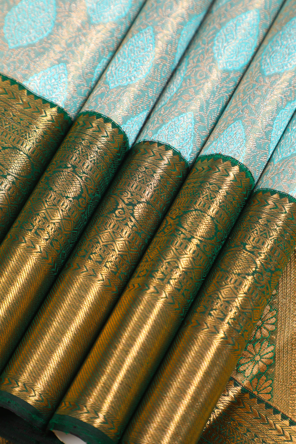 White Kanchipuram Pure Silk Korvai Tissue Contrast Fancy Silver Saree with Kodi Thilagam Design