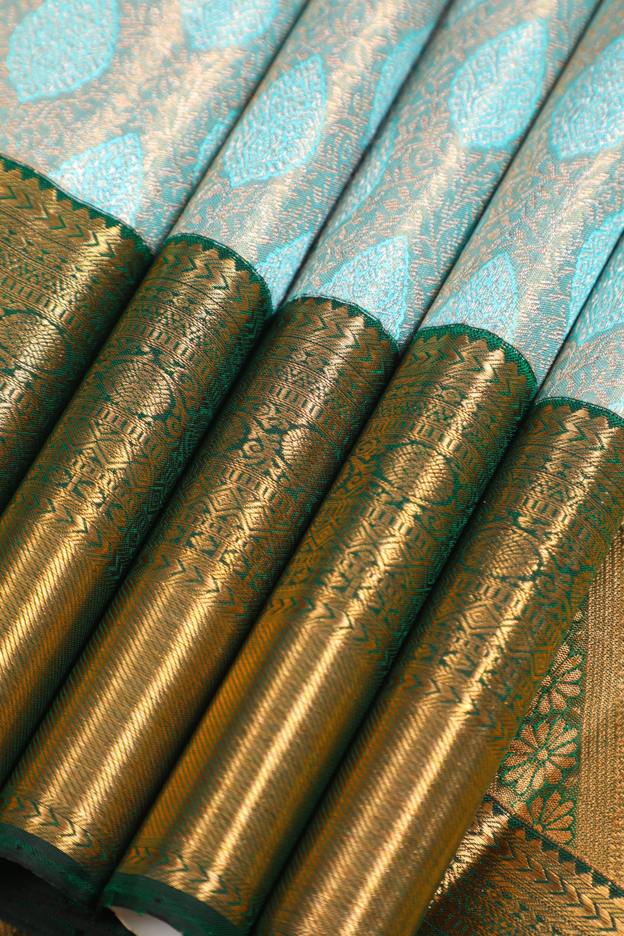 White Kanchipuram Pure Silk Korvai Tissue Contrast Fancy Silver Saree with Kodi Thilagam Design